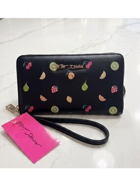 🍒🍑🍓NWT Betsey Johnson Fruit Embroidered Zip Around Wristlet Wallet MSRP $58
